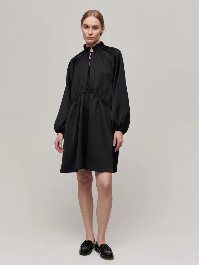 Gauhar Helsinki Adira Mekko Musta