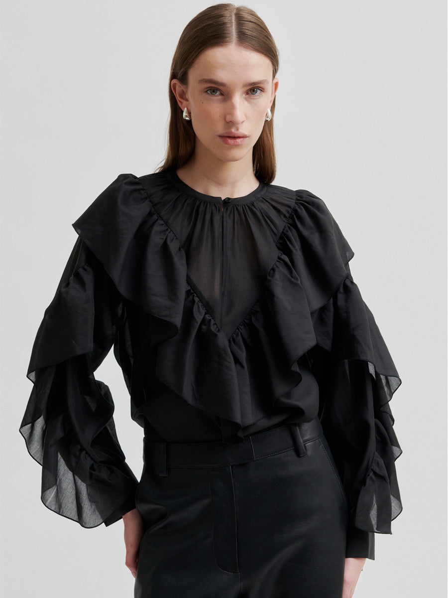 Second Female Fria Röyhelöpusero Musta