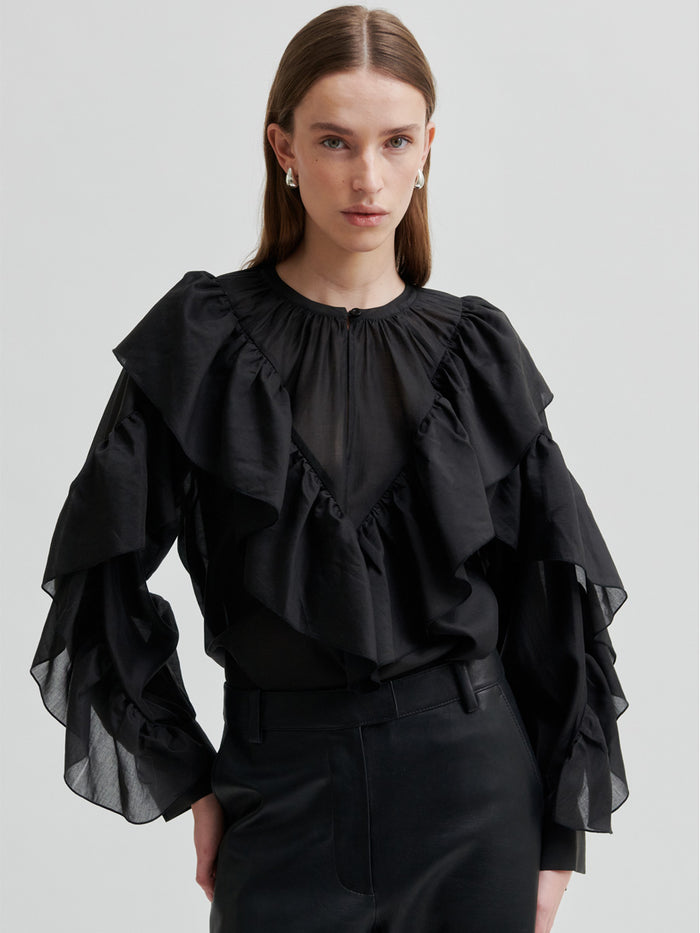 Second Female Fria Röyhelöpusero Musta