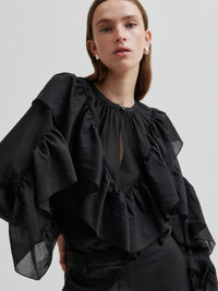 Second Female Fria Röyhelöpusero Musta