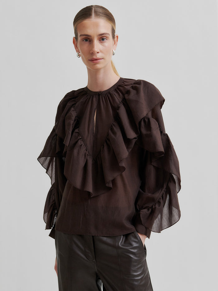 Second Female Fria Röyhelöpusero Ruskea