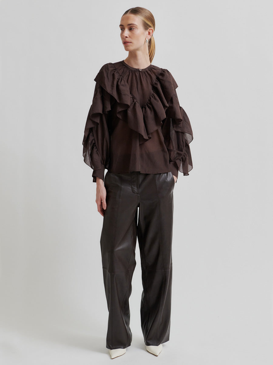 Second Female Fria Röyhelöpusero Ruskea