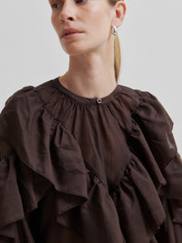 Second Female Fria Röyhelöpusero Ruskea