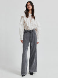 Second Female Fria Röyhelöpusero Luonnonvalkoinen