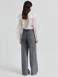 Second Female Fria Röyhelöpusero Luonnonvalkoinen