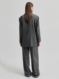 Second Female Waleria Bleiseri Harmaa