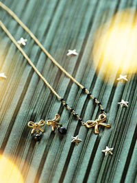 A Beautiful Story Ribbon Rusettikorvakorut Musta Onyksi