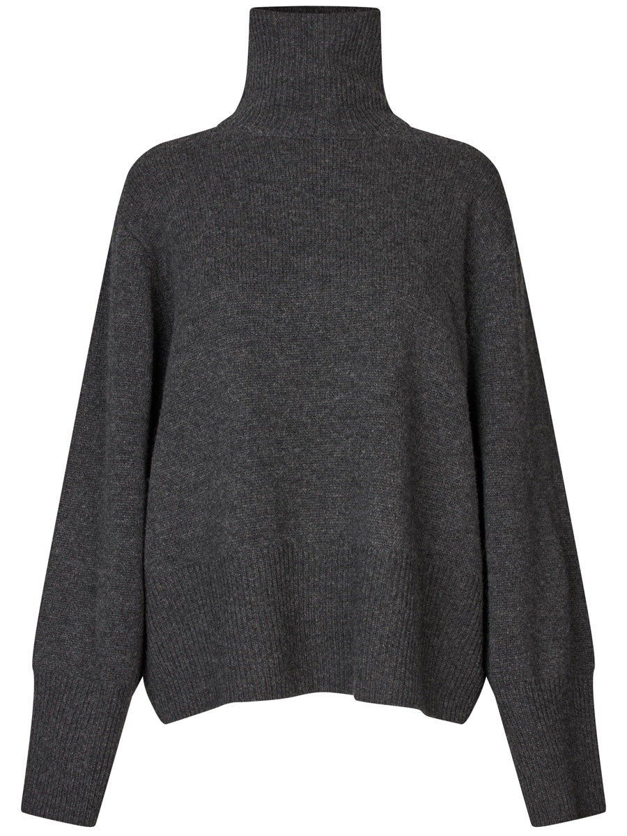 Second Female Alpha Villaneule Poolo Tummanharmaa