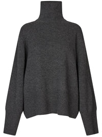 Second Female Alpha Villaneule Poolo Tummanharmaa