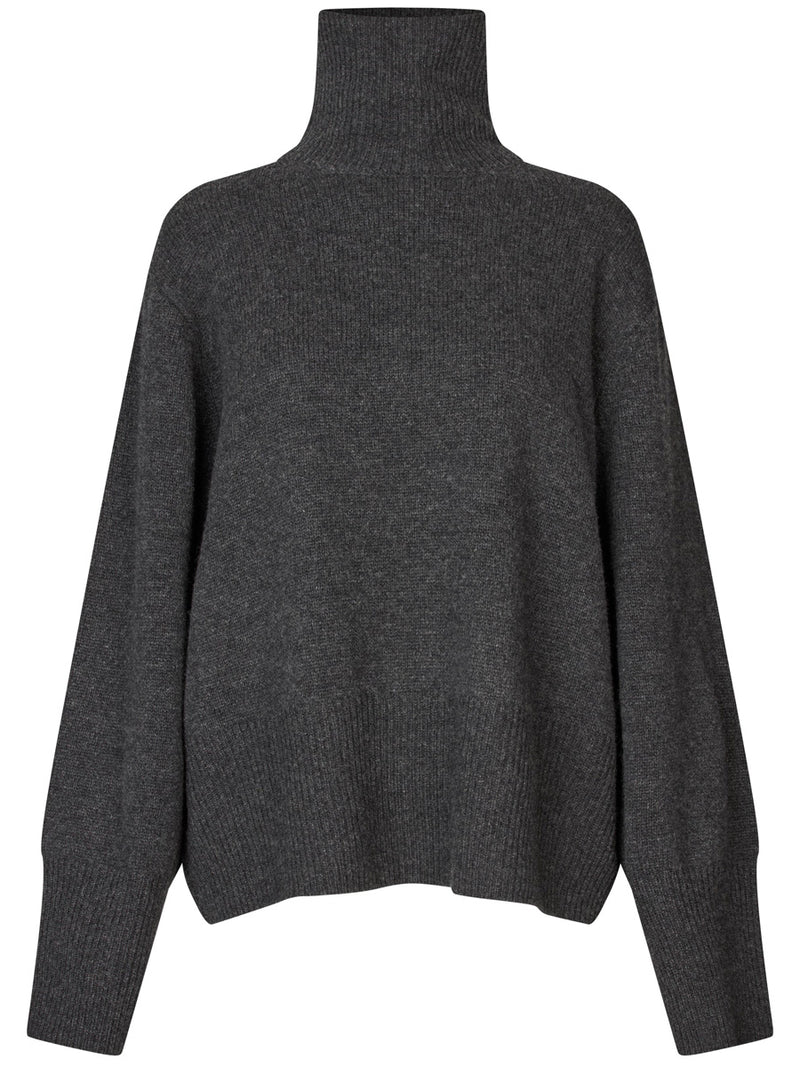 Second Female Alpha Villaneule Poolo Tummanharmaa