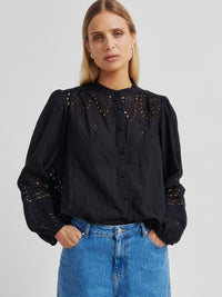 Second Female Camil Paita Musta