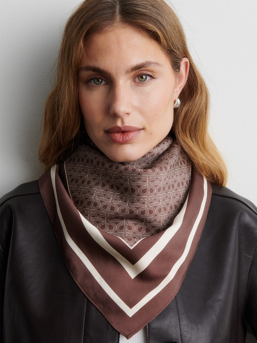 Second Female Isora Huivi Ruskea