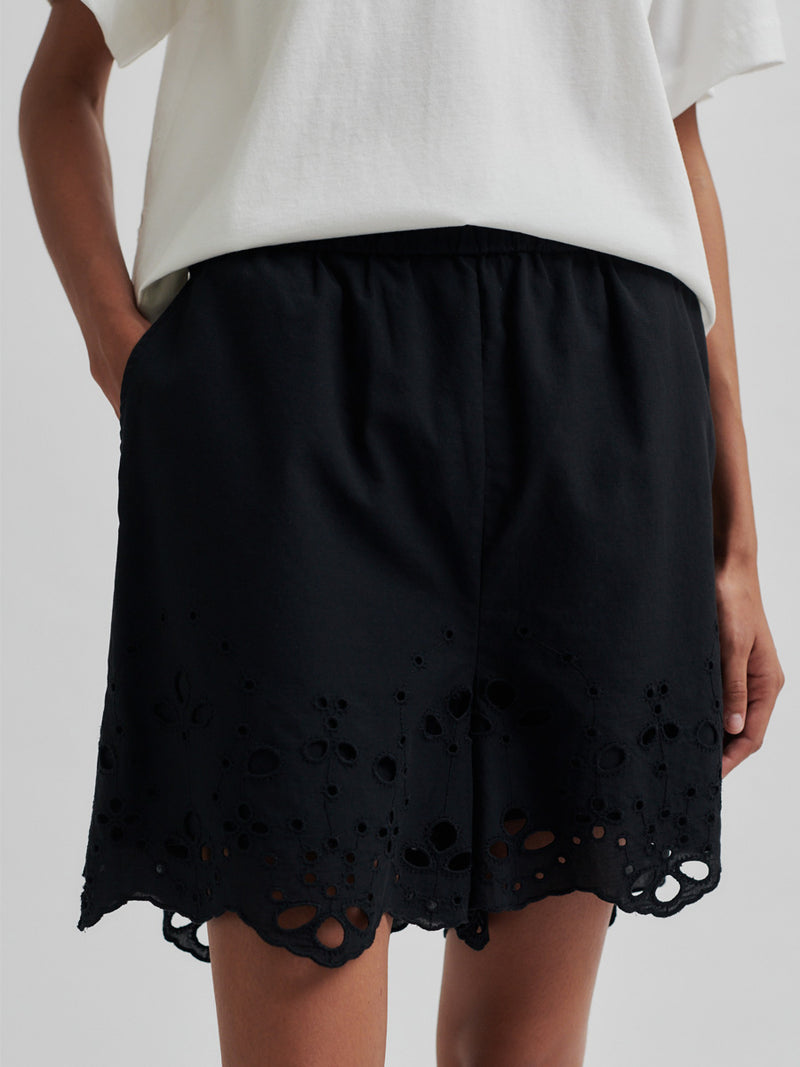 Second Female Limona Broderie Anglaise Shortsit Musta