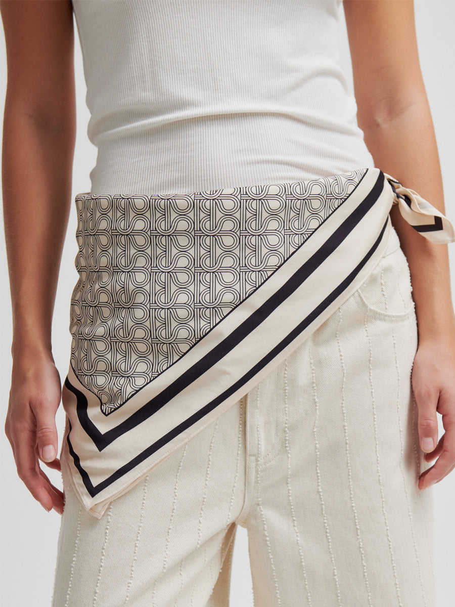 Second Female Monogram Huivi Musta Valkoinen