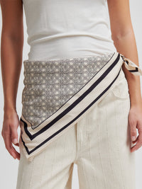 Second Female Monogram Huivi Musta Valkoinen