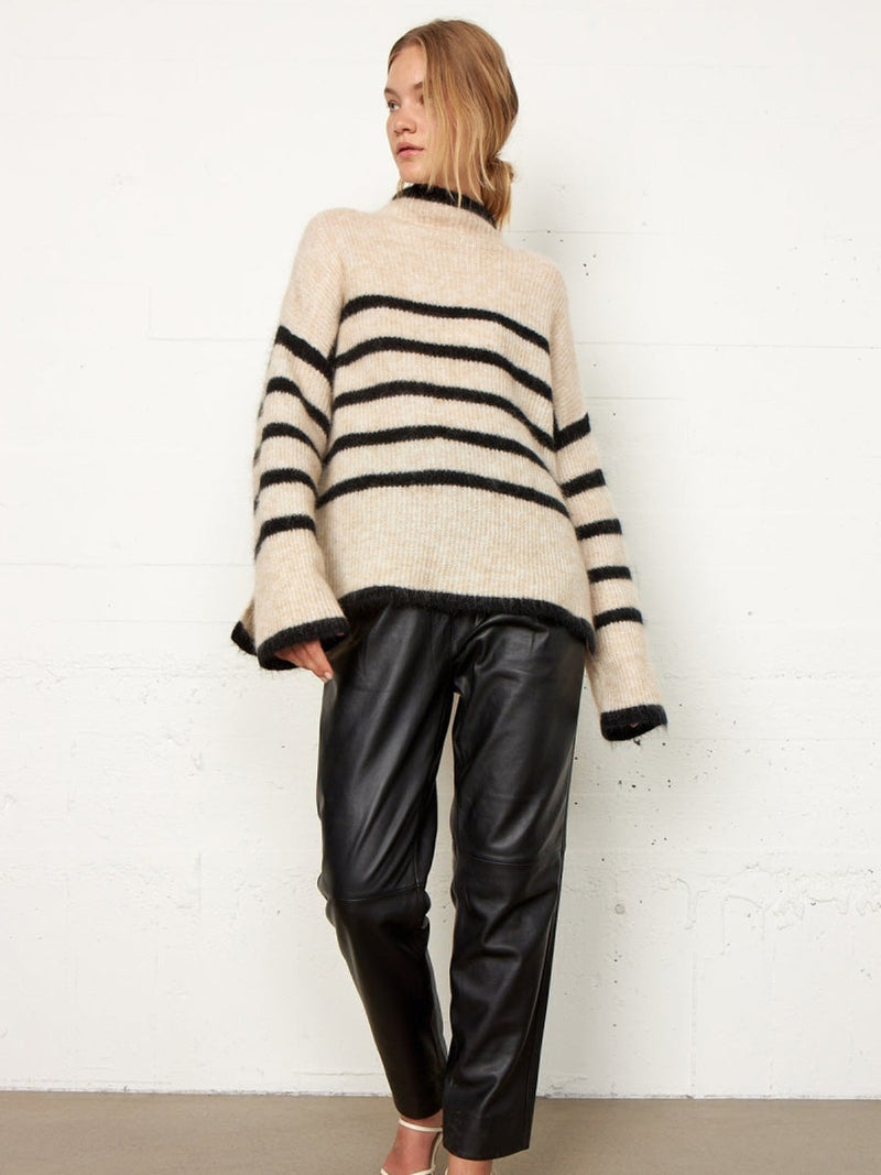 Ovalis Knit T-Neck Neuleet