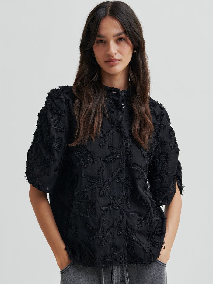 Second Female Seena Hapsupaita Musta