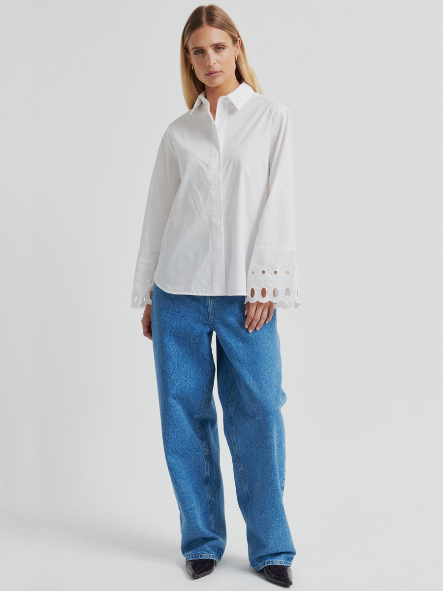 Second Female Yenifer Paita Valkoinen