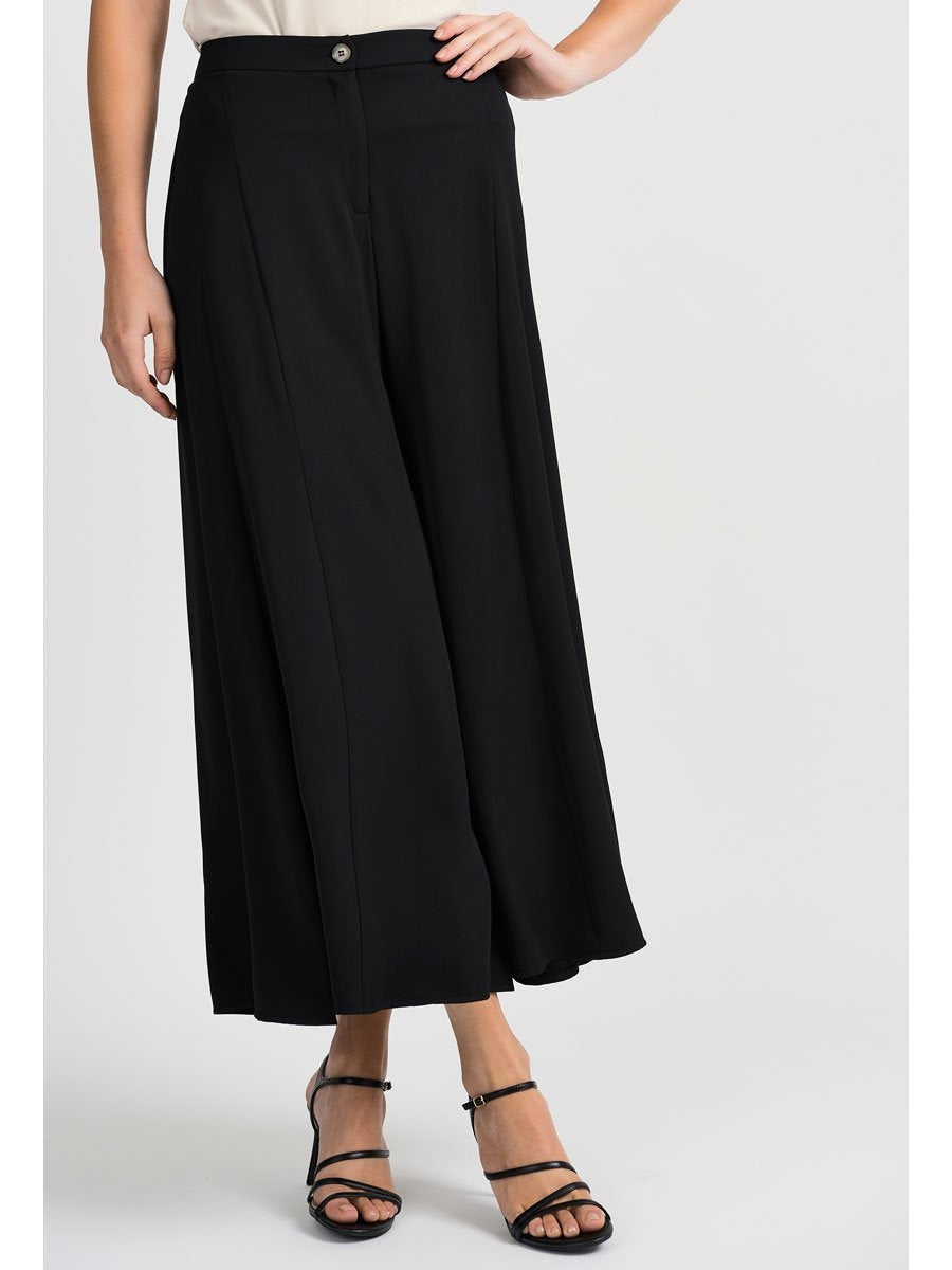 Joseph Ribkoffin Flare housut värissä Black. 