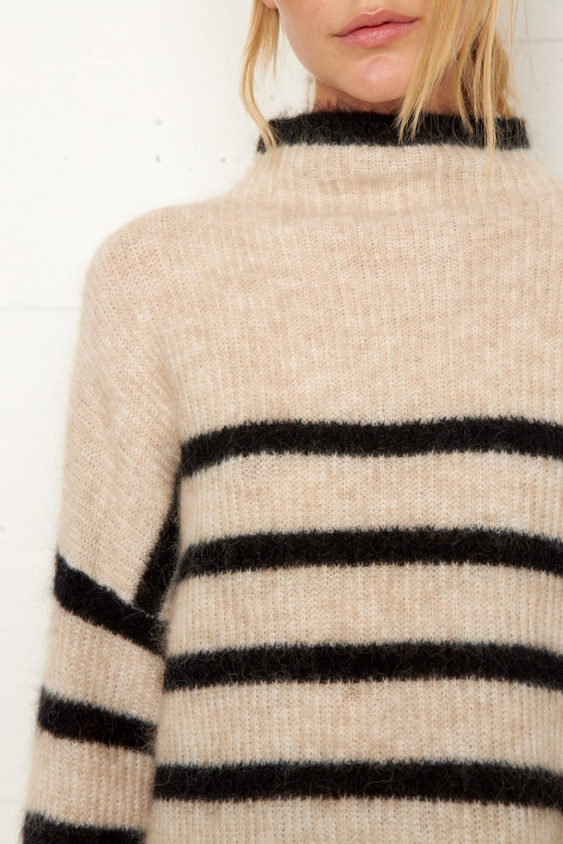 Second Female OVALIS knit t-neck brazilian sand hiekka