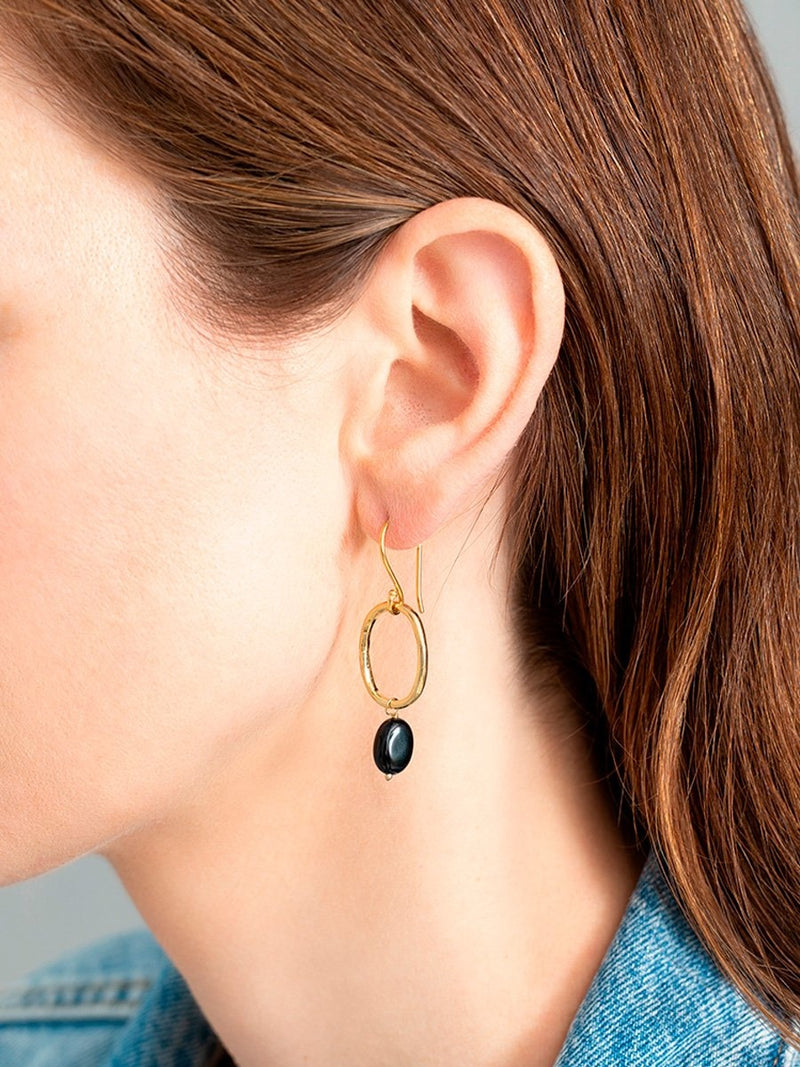 A Beautiful Story GRACEFUL black onyx gold earrings