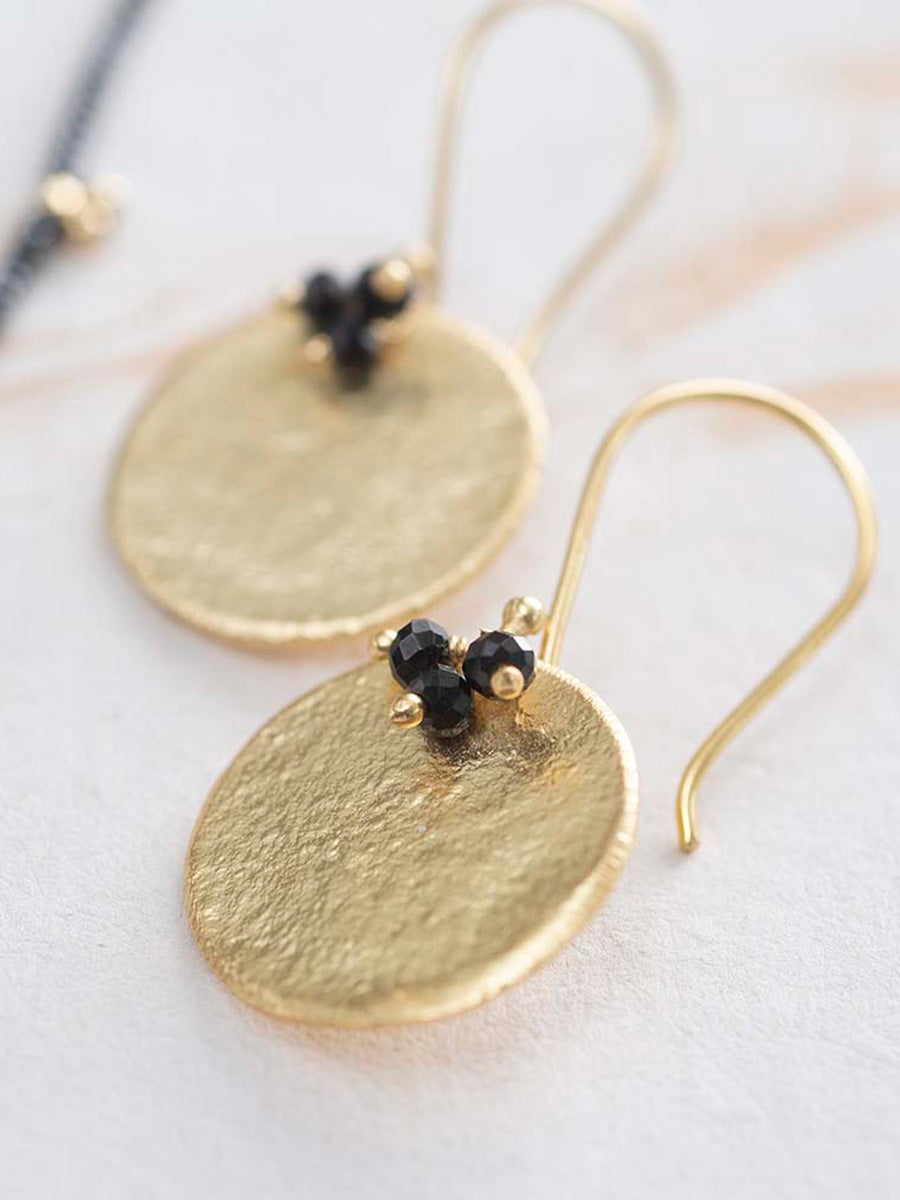 A Beautiful Story PRECIOUS black oonyx gold earrings