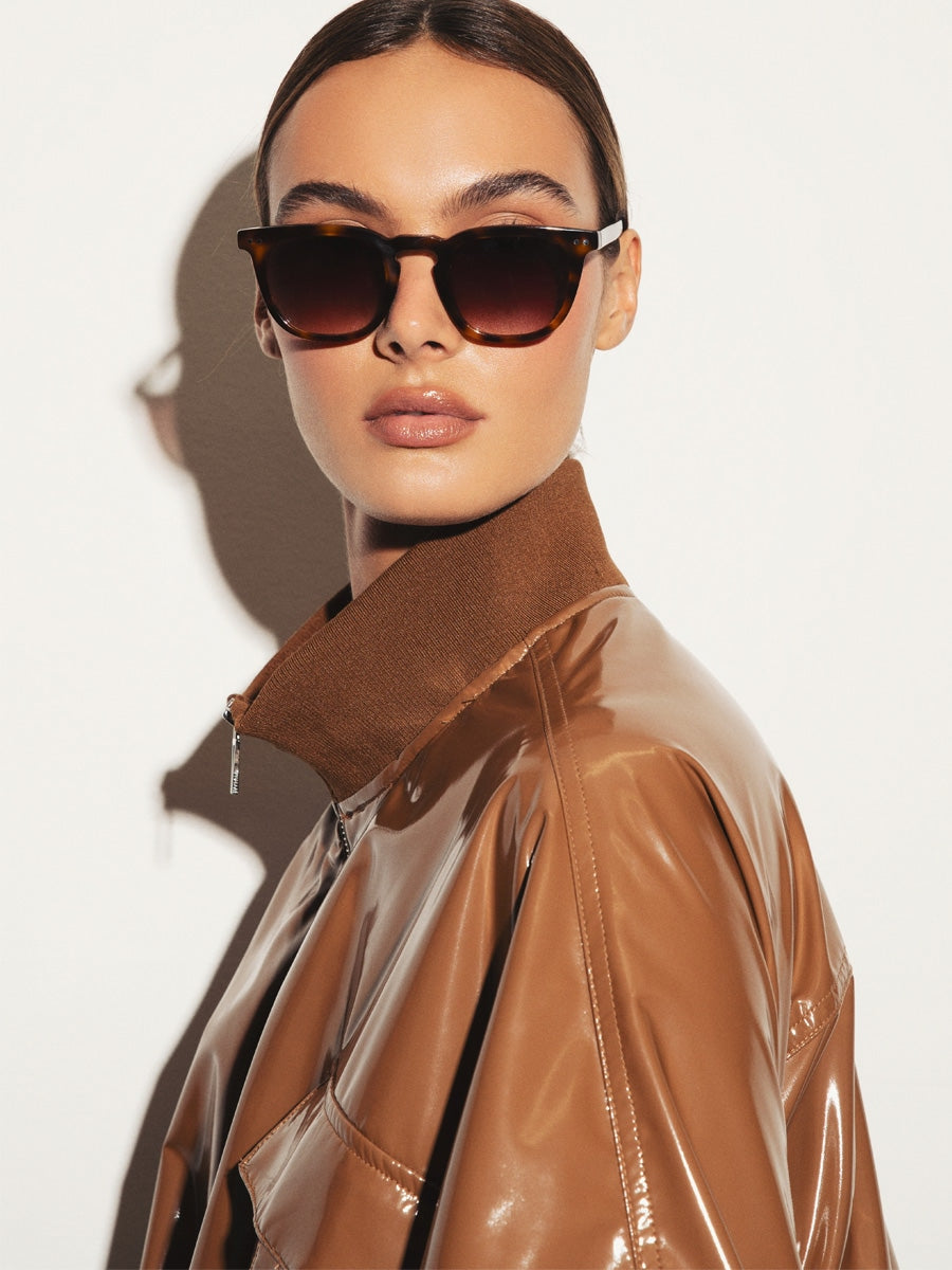 Corlin MAY tortoise gradual brown
