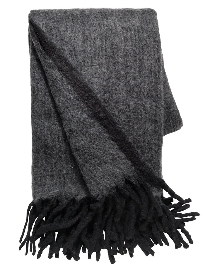 Cozy Living MATHEA throw värissä harmaa musta