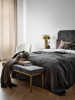 Cozy Living MATHEA throw värissä nougat musta