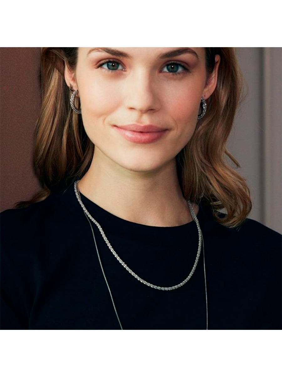 Edbladin Tinsel necklace värissä Silver. 