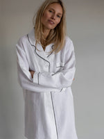 Gauhar Linen nightshirt white w. black stiching