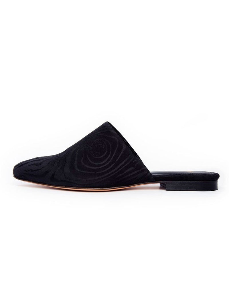 Halon Kaarna slippers värissä Black.