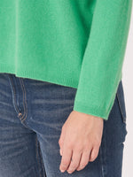 Repeat Cashmere sweater with v-neck basil