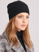 Repeat Organic cashmere hat värissä musta