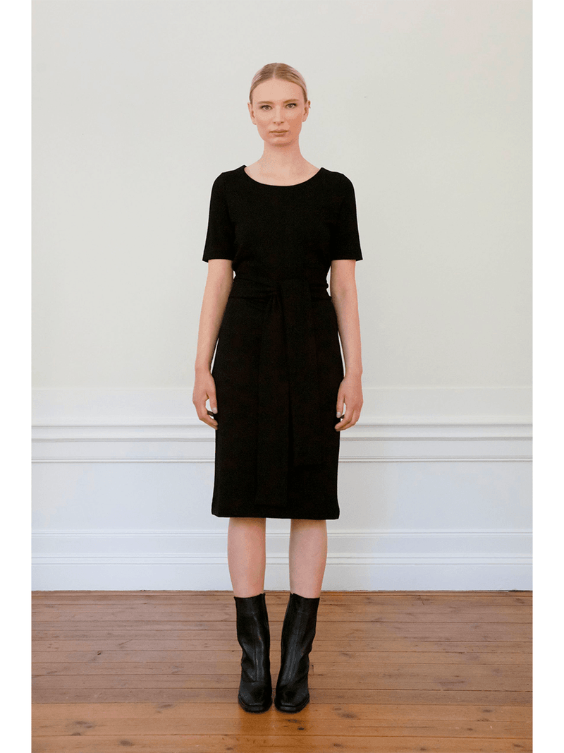Residuksen Lilith dress värissä Black. 