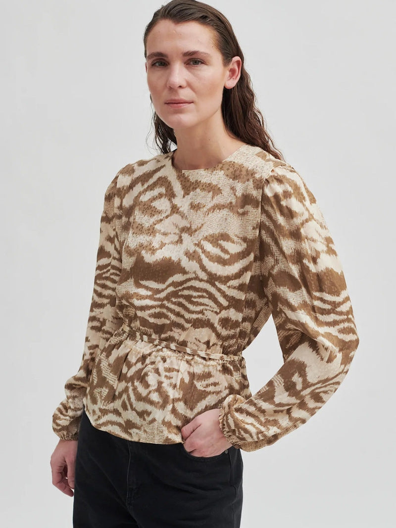 Second Female BIRCH blouse shitake