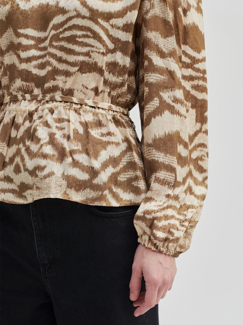Second Female BIRCH blouse shitake