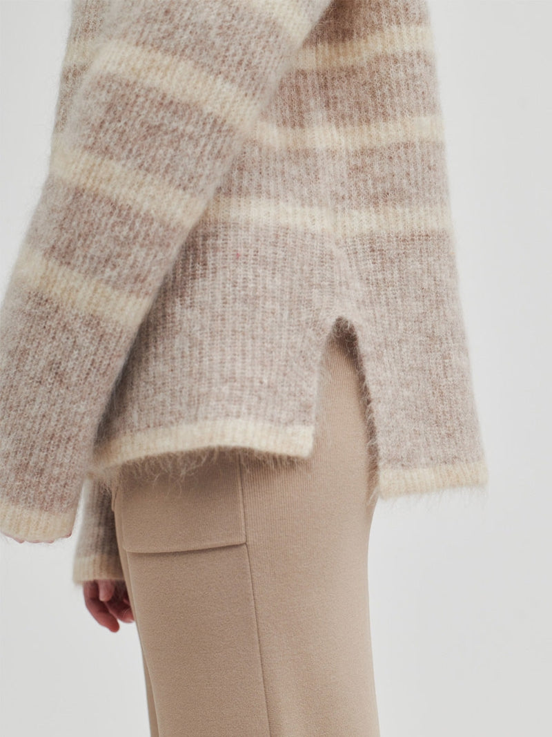 Second Female Ovalis Knit T-Neck Crockery
