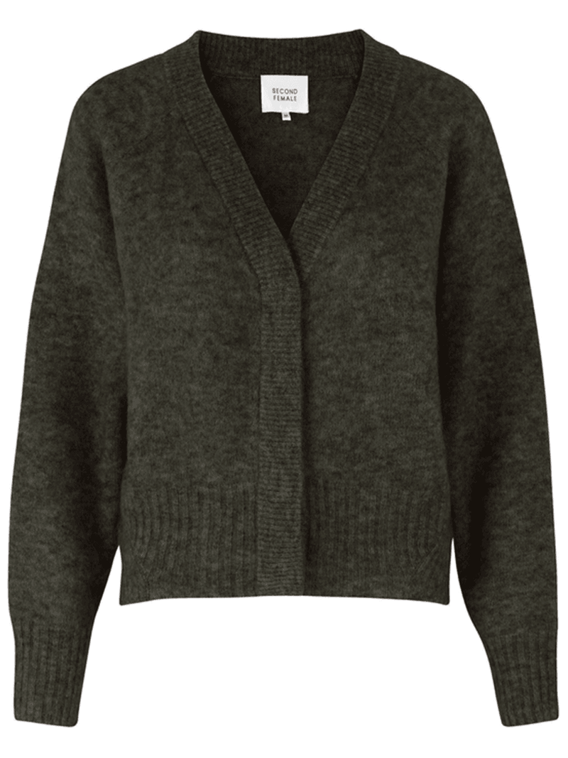 Second Femalen Brook Boxy knit värissä Green. 